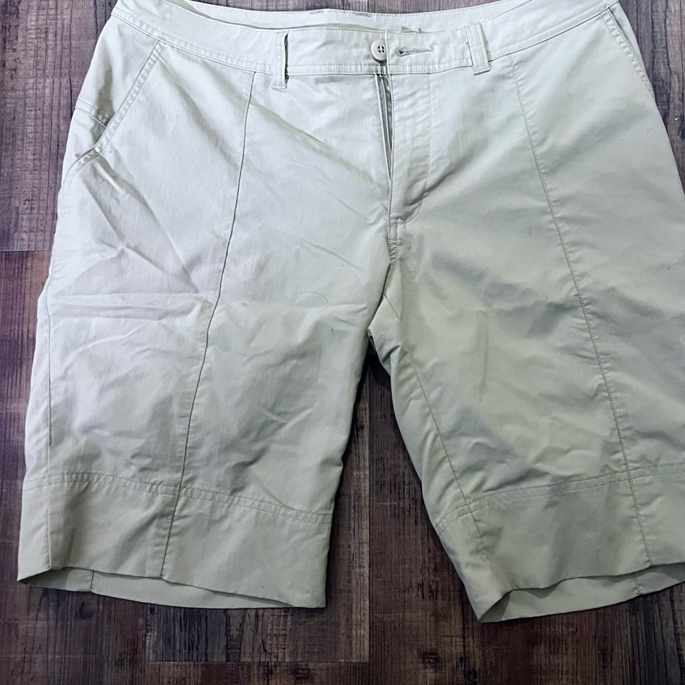Patagonia Women's Light Tan Bermudas